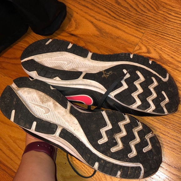 SIZE 12 NIKE DOWNSHIFTER 8’s BLACK AND PINK USED - Picture 5 of 7